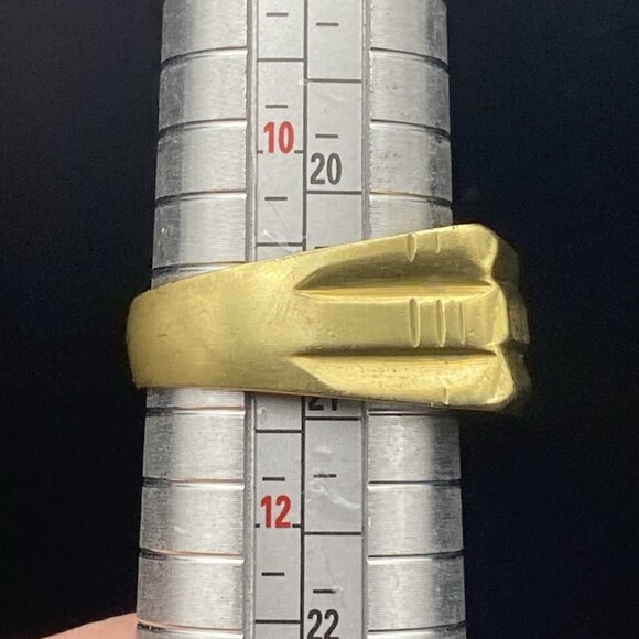 Men's Signet Ring  Vintage Size 11 Gold Tone Wide 12 mm 11 grams LOOK - Picture 13 of 14